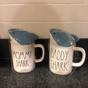 Rae Dunn mommy shark / Daddy shark mug set